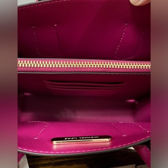 Michael Kors Maple Small Satchel Deep Fuchsia Leather Crossbody NWT - Picture 2 of 5
